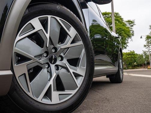 2025 Genesis GV60 Standard