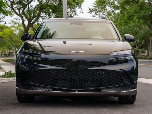 2025 Genesis GV60 Standard