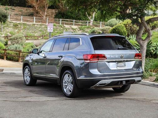 Platinum Gray Metallic 2019 Volkswagen Atlas 3.6L SEL Premium