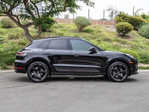 Jet Black Metallic 2021 Porsche Macan S
