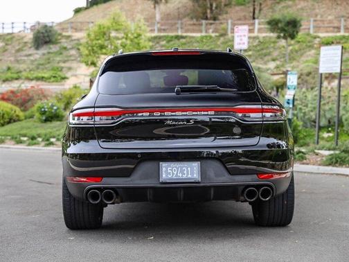 Jet Black Metallic 2021 Porsche Macan S