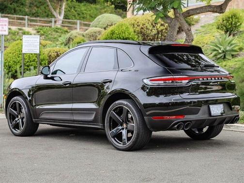 Jet Black Metallic 2021 Porsche Macan S