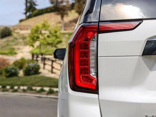 White Frost Tri-Coat 2023 GMC Yukon XL Denali Ultimate