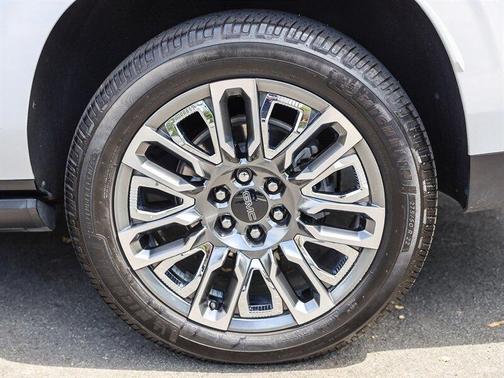 White Frost Tri-Coat 2023 GMC Yukon XL Denali Ultimate