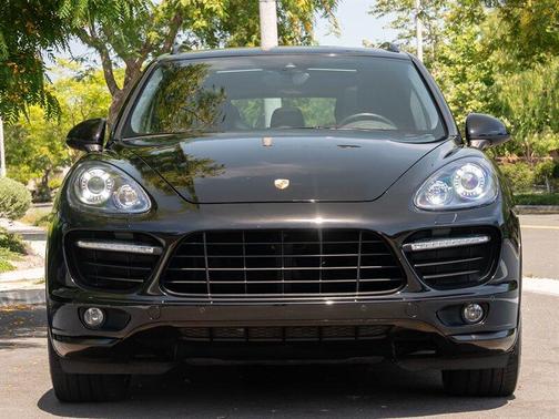 2014 Porsche Cayenne GTS