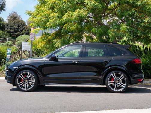 2014 Porsche Cayenne GTS