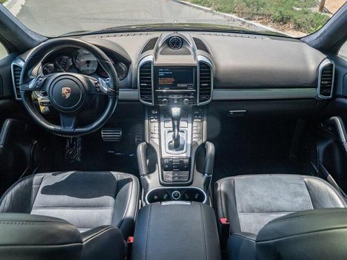 2014 Porsche Cayenne GTS