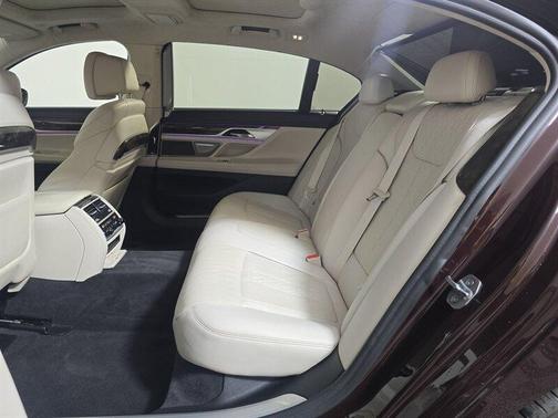 2020 BMW 750 i xDrive
