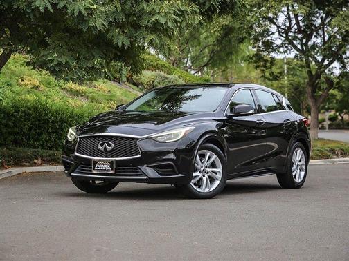 2017 INFINITI QX30 Luxury