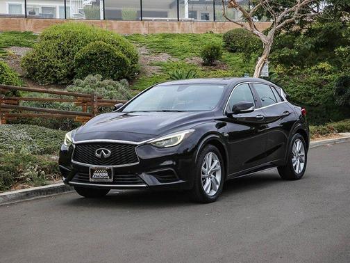 2017 INFINITI QX30 Luxury