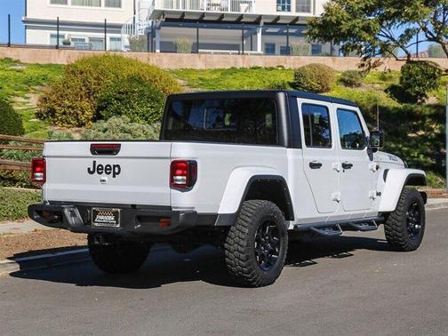 2023 Jeep Gladiator Sport