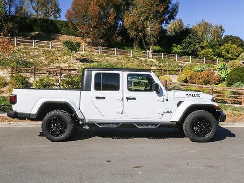 2023 Jeep Gladiator Sport