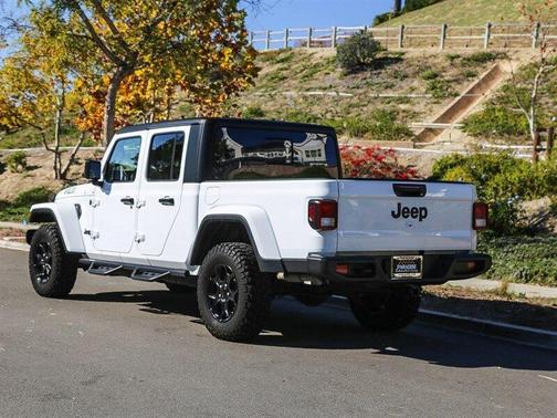 2023 Jeep Gladiator Sport