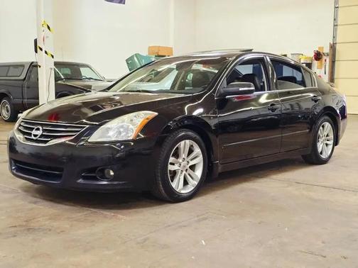Super Black 2010 Nissan Altima 3.5 SR