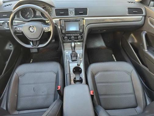 2016 Volkswagen Passat 1.8T SE w/Technology