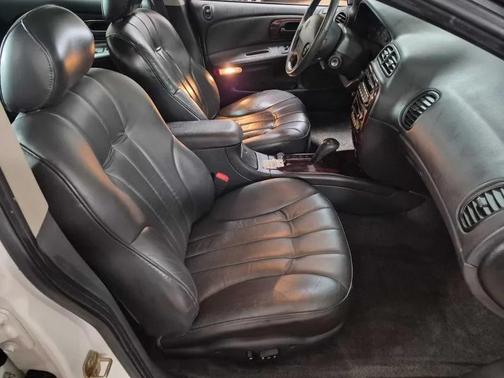 Stone White Clear Coat 1998 Chrysler Concorde LX