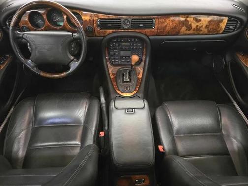 1999 Jaguar XJ Base