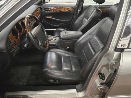 1999 Jaguar XJ Base