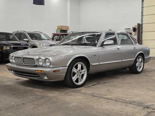 1999 Jaguar XJ Base