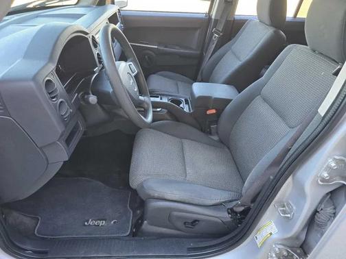 2008 Jeep Commander Sport