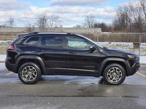 Diamond Black Crystal Pearlcoat 2020 Jeep Cherokee Trailhawk