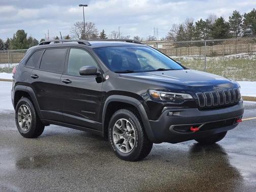 Diamond Black Crystal Pearlcoat 2020 Jeep Cherokee Trailhawk