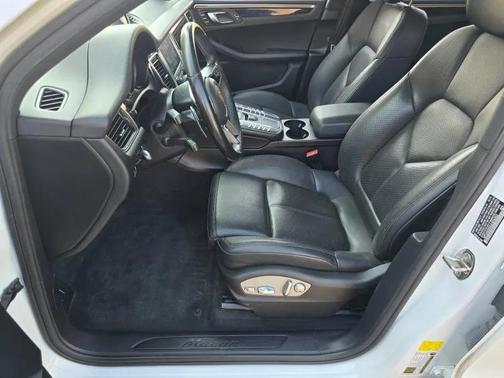 2018 Porsche Macan Sport Edition