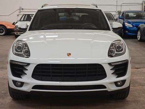 White 2018 Porsche Macan Macan Sport Edition