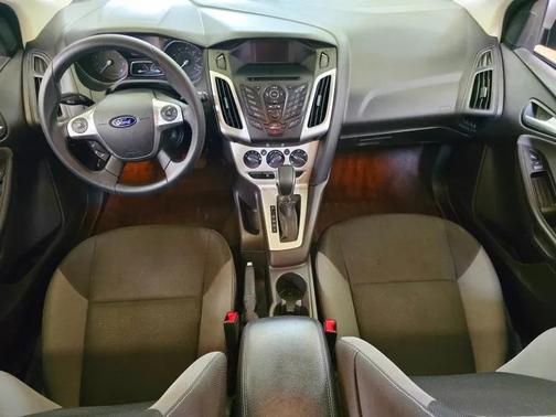 Ingot Silver Metallic 2014 Ford Focus SE