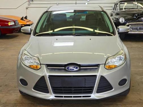 Ingot Silver Metallic 2014 Ford Focus SE