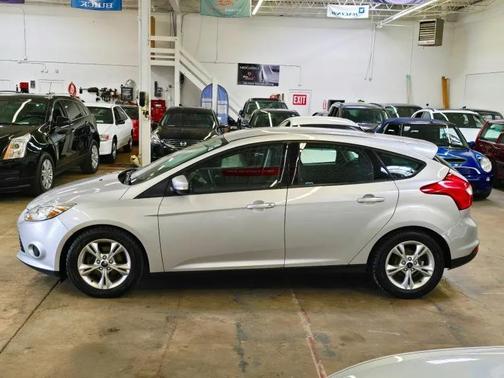 Ingot Silver Metallic 2014 Ford Focus SE