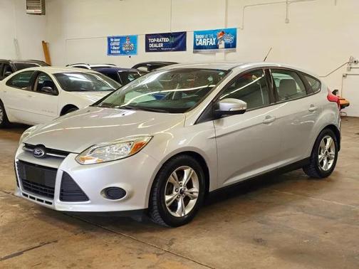 Ingot Silver Metallic 2014 Ford Focus SE