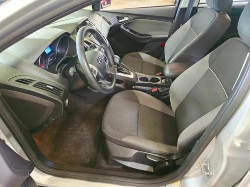 Ingot Silver Metallic 2014 Ford Focus SE