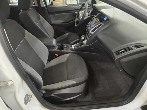 Oxford White 2014 Ford Focus SE