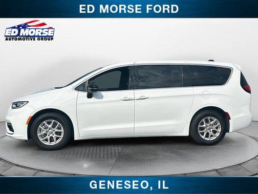 2024 Chrysler Pacifica Touring