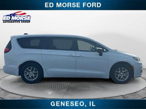 2024 Chrysler Pacifica Touring