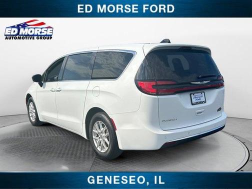 2024 Chrysler Pacifica Touring
