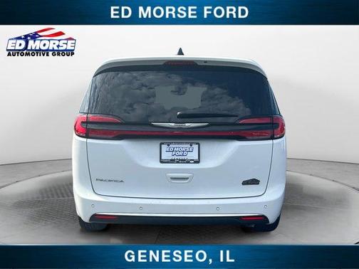 2024 Chrysler Pacifica Touring