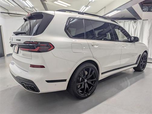 2024 BMW X7 M60i