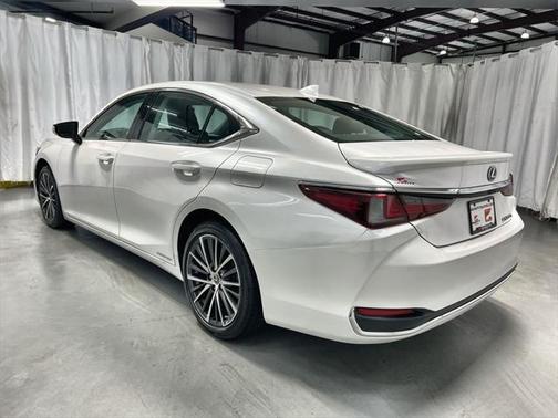 2022 Lexus ES 300h Base