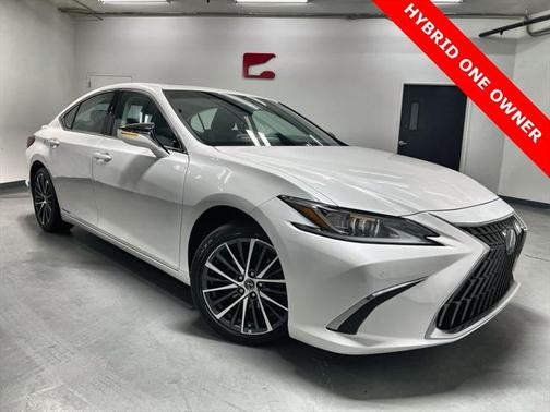 2022 Lexus ES 300h Base