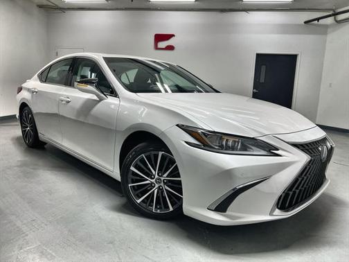 2022 Lexus ES 300h Base