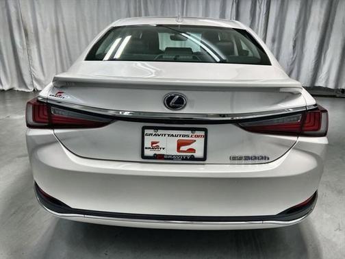 2022 Lexus ES 300h Base