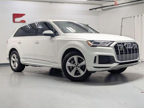 2023 Audi Q7 45 Premium Plus