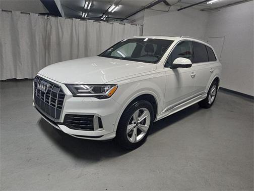 2023 Audi Q7 45 Premium Plus