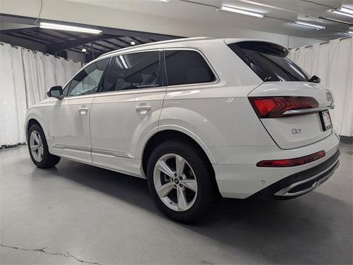 2023 Audi Q7 45 Premium Plus