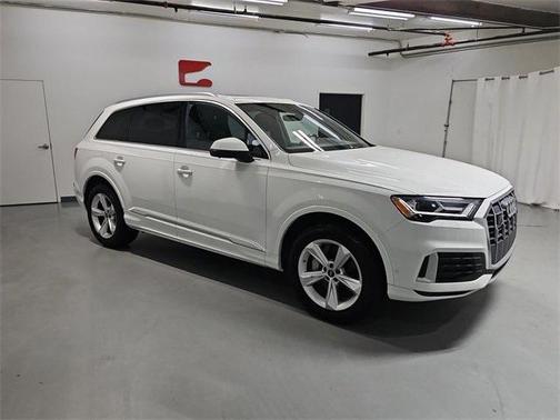 2023 Audi Q7 45 Premium Plus