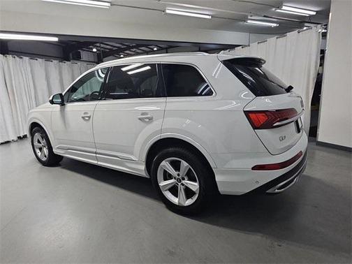 2023 Audi Q7 45 Premium Plus