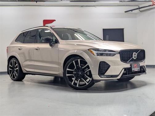2023 Volvo XC60 B5 Ultimate Dark Theme
