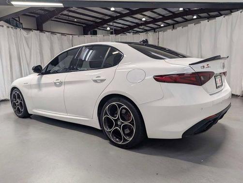 Alfa White 2022 Alfa Romeo Giulia Ti